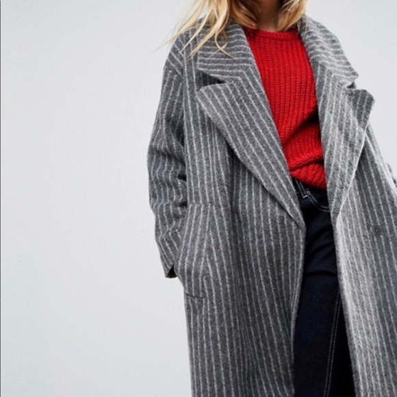 oversized coat. very good condition. - Picture 1 of 4